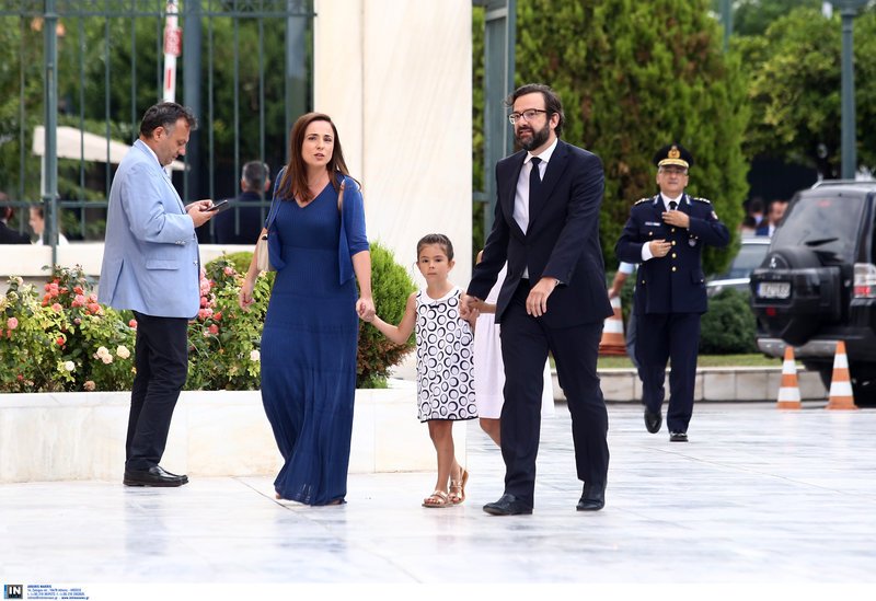 Ο βουλευτής Επικρατείας της ΝΔ Χρήστος Ταραντίλης με την οικογένειά του.