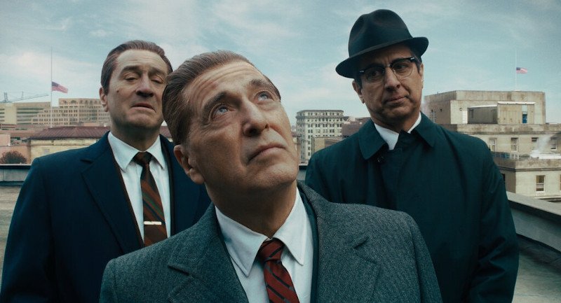 Στο «The Irishman», παρόλο που πρωταγωνιστούν λευκοί ηθοποιοί, όπως ο Ρόμπερτ Ντε Νίρο, ο Αλ Πατσίνο και ο Ρέι Ρομάνο, εργάζεται και μια γυναίκα σκηνοθέτης και ένας Μεξικανός διευθυντής φωτογραφίας/ The New York Times