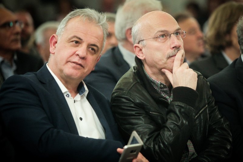Τα μέλη του Πολιτικού Συμβουλίου του ΚΙΝΑΛ Μανώλης Οθωνας (αριστερά) και Θόδωρος Μαργαρίτης (δεξιά) -Φωτογραφία: EUROKINISSI/ ΧΡΗΣΤΟΣ ΜΠΟΝΗΣ