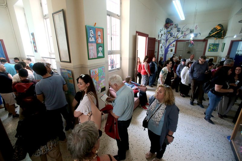Κοσμοσυρροή για την κάλπη
