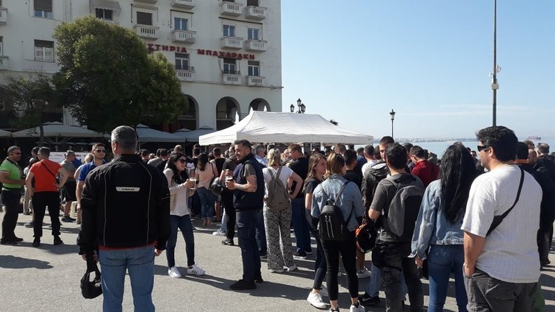 Κόσμος στην Αριστοτέλους