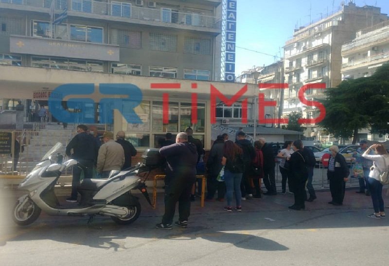 ουρές στο Θεαγένειο