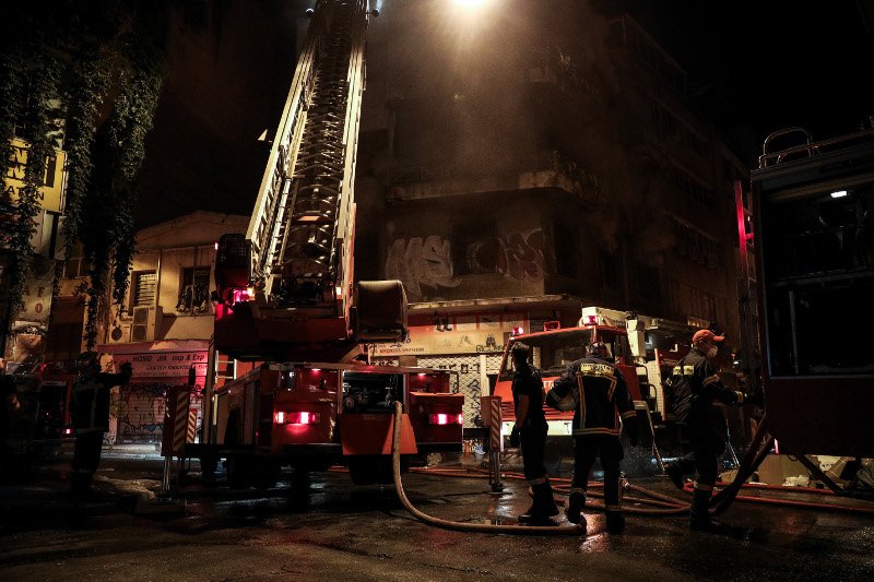 Επί ποδός όλη νύχτα η πυροσβεστική / Φωτογραφία: EUROKINISSI/ΣΤΕΛΙΟΣ ΜΙΣΙΝΑΣ