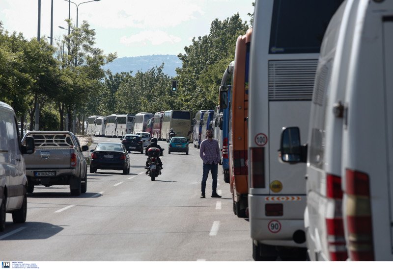 Ουρές από τα λεωφορεία που συμμετείχαν στην πορεία