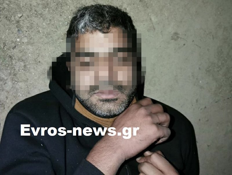 H στιγμή της σύλληψης του Πακιστανού στο Διδυμότειχο / Φωτογραφία: Evros-news
