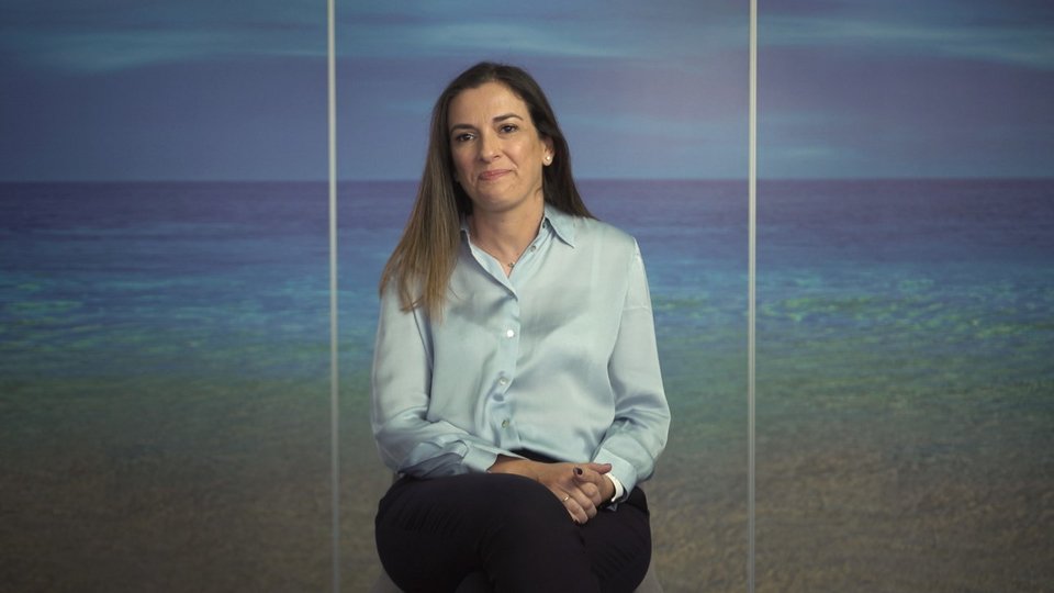 Η επιτυχημένη manager εξομολογείται τις βαθιές σκέψεις της στη Νικόλ Αλεξανδροπούλου, η οποία βρίσκεται πίσω από τον φακό