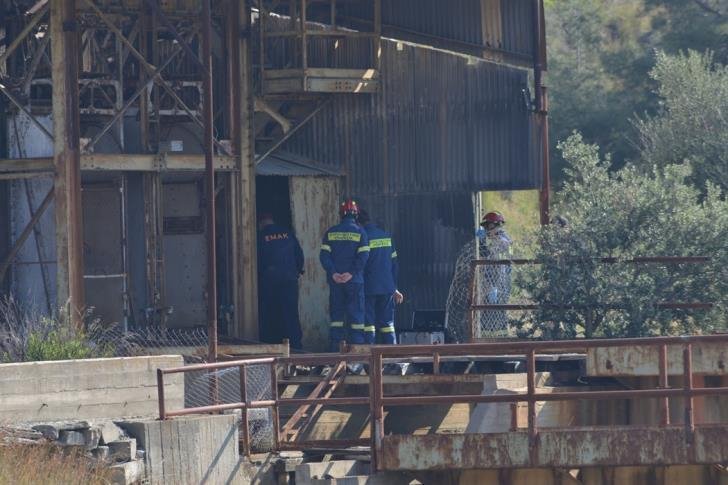 Ερευνες της πυροσβεστικής στο παλιό μεταλλείο στο Μιτσερό, όπου εντοπίστηκαν τα δύο πρώτα θύματα του serial killer