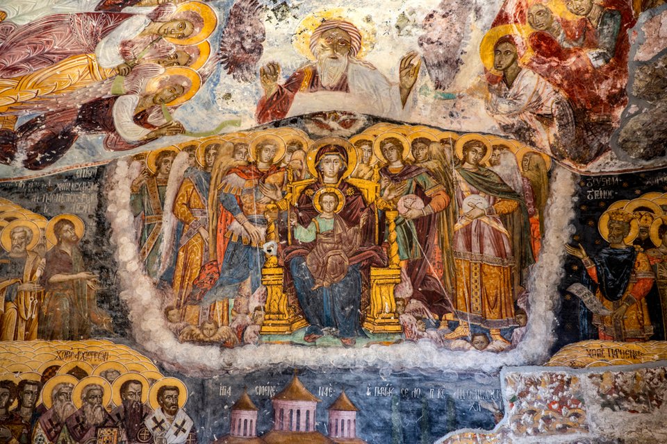 Η εικόνα της Παναγίας με τον Ιησού περιστοιχισμένης από αγγέλους. Αγιογραφία στην Παναγία Σουμελά