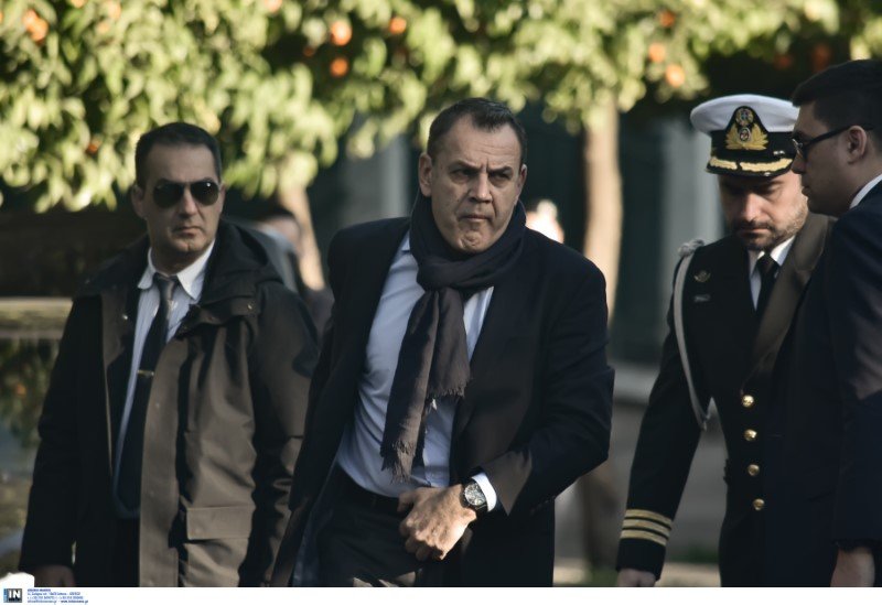 Ο υπ. Αμυνας Νίκος Παναγιωτόπουλος φτάνει στο Μαξίμου για τη σύσκεψη -Φωτογραφία: Intimenews/ΖΑΧΟΣ ΓΙΩΡΓΟΣ