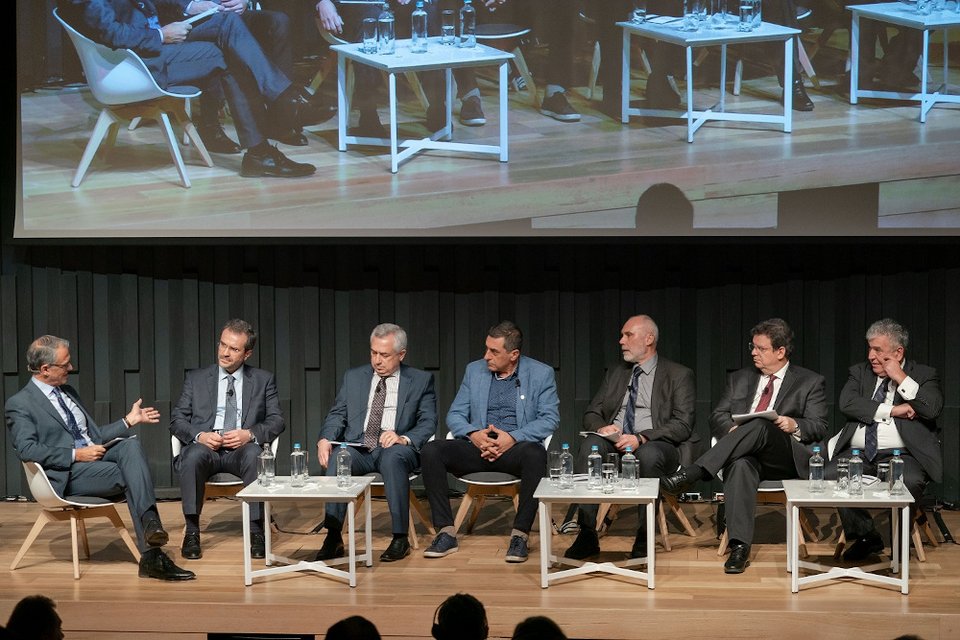 Πάνελ ακαδημαϊκών