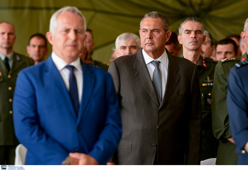 Με νέο look ο πρώην υπουργός Αμυνας Πάνος Καμμένο