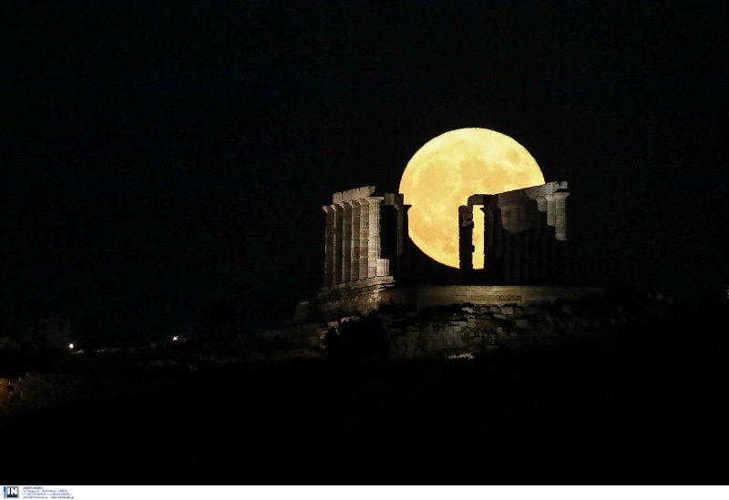 Αυγουστιάτικη πανσέληνος,