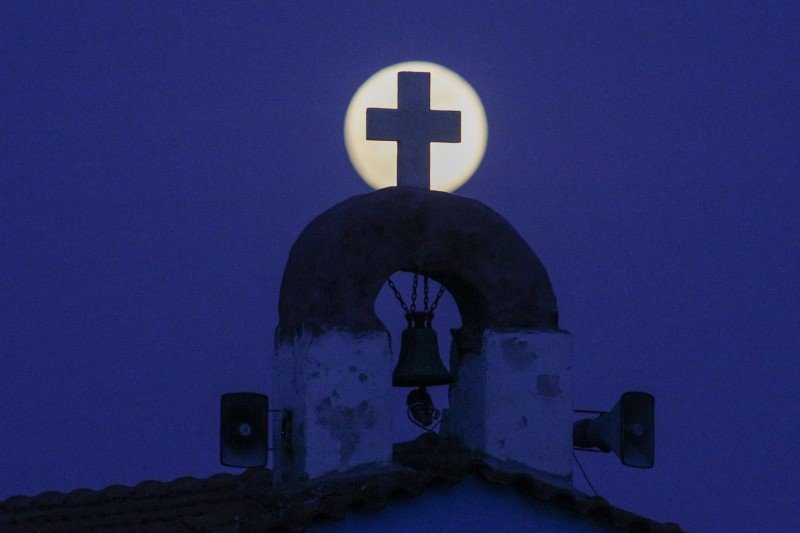 Η πανσέληνος της φράουλας στην Αρτέμιδα -Φωτογραφία: EUROKINISSI / ΘΑΝΑΣΗΣ ΔΗΜΟΠΟΥΛΟΣ