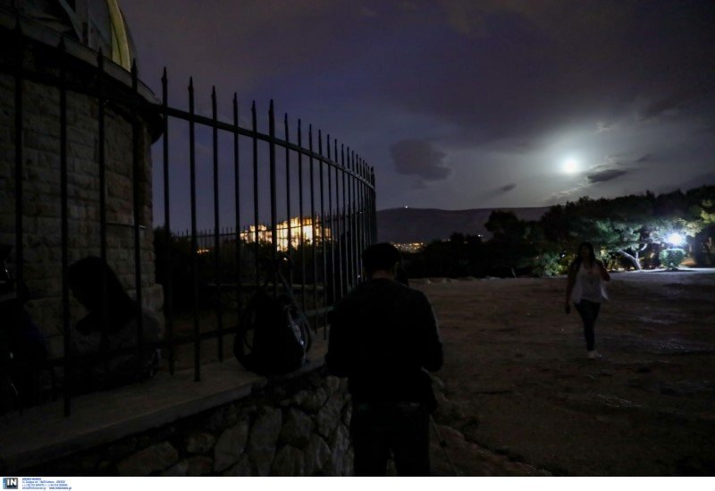 Η πανσέληνος της φράουλας στην Αθήνα-Φωτογραφία: Intimenews/ΚΑΠΑΝΤΑΗΣ ΔΗΜΗΤΡΗΣ