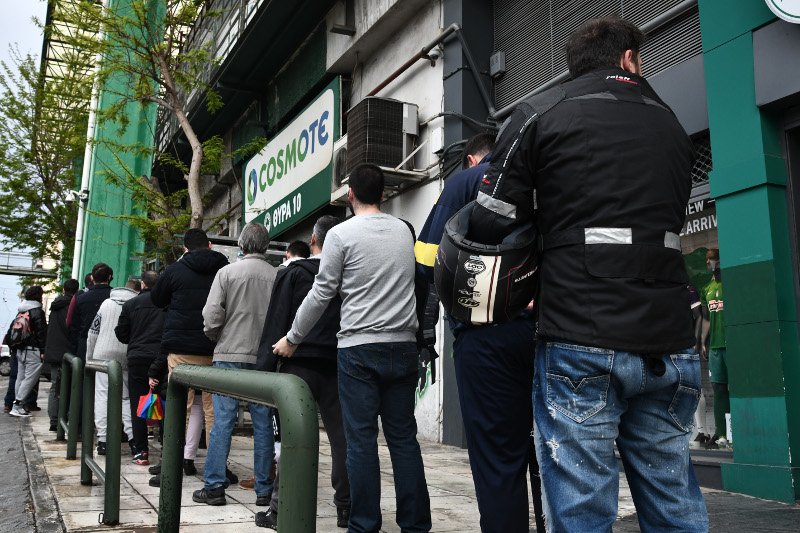 Ουρές έξω από τη Λεωφόρο για ένα εισιτήριο του ματς Παναθηναϊκός-Ρεάλ Μαδρίτης