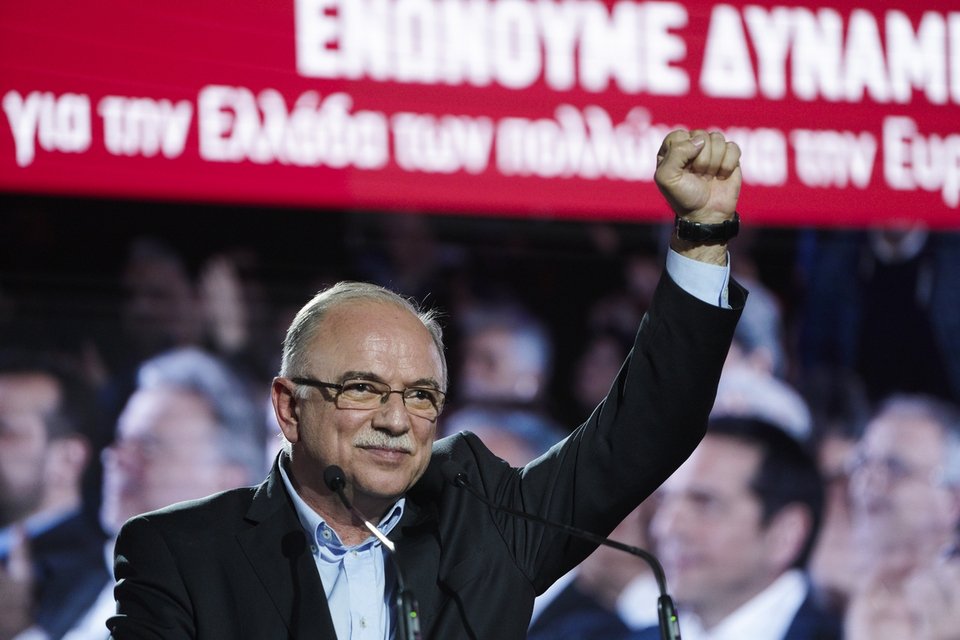 Με γροθιά υψωμένη και ο Δημήτρης Παπαδημούλης