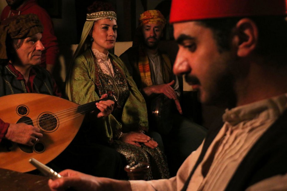 Παραδοσιακές φορεσιές, ποντιακή διάλεκτος και παραδοσιακά μουσικά όργανα στη σειρά «Το Κόκκινο Ποτάμι»