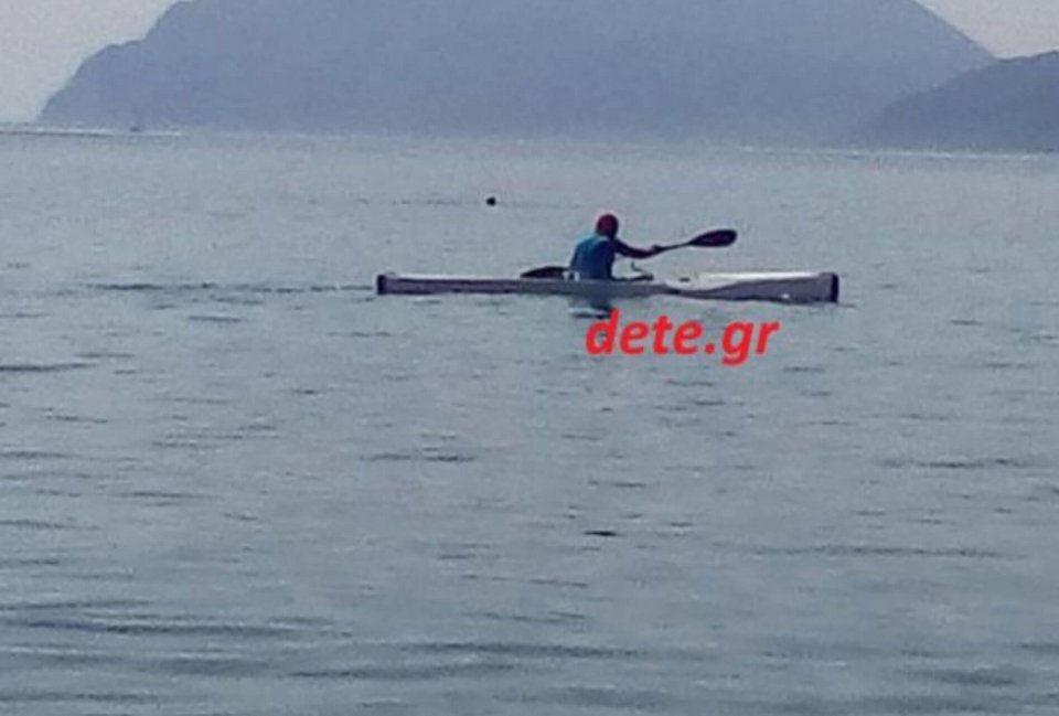 Ο Γιώργος Παπανδρέου στην αρχή της βόλτας του πριν ξεκινήσει το μπουρίνι