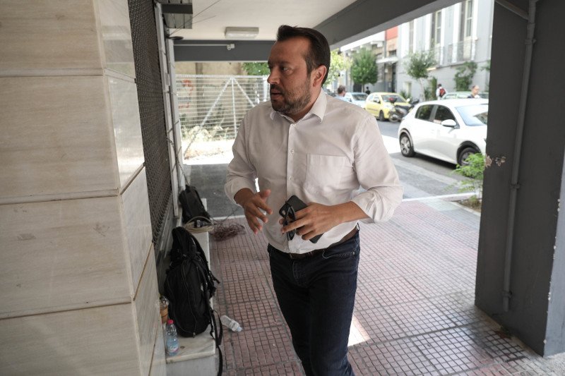 Η απόφαση για αναβολή του Συνεδρίου σηματοδοτεί αλλαγή στις σχέσεις Τσίπρα - Παππά /Φωτογραφία: EUROKINISSI/ΣΤΕΛΙΟΣ ΜΙΣΙΝΑΣ