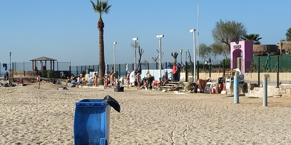 Λουόμενοι στην Πλαζ Αλίμου