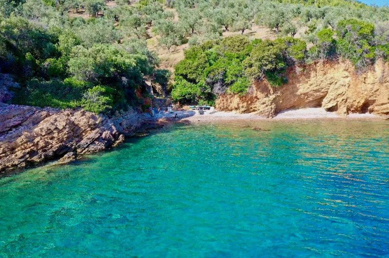 Κολπίσκος στην Αλόννησο