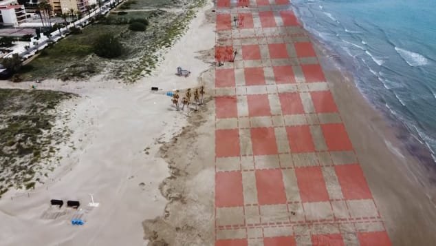 Κάθε λουόμενος θα απέχει από τον διπλανό του περίπου 2 μέτρα για την τήρηση των μέτρων προστασίας λόγω κορωνοϊού