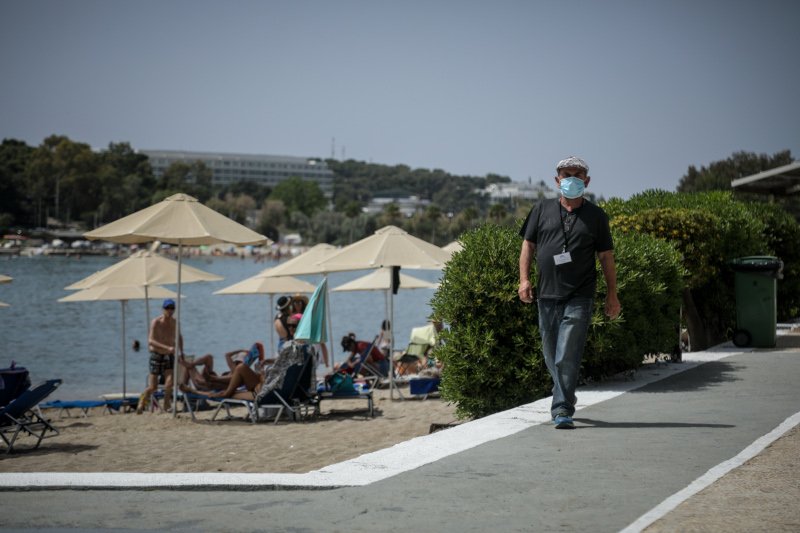 Εργαζόμενος με μάσκα