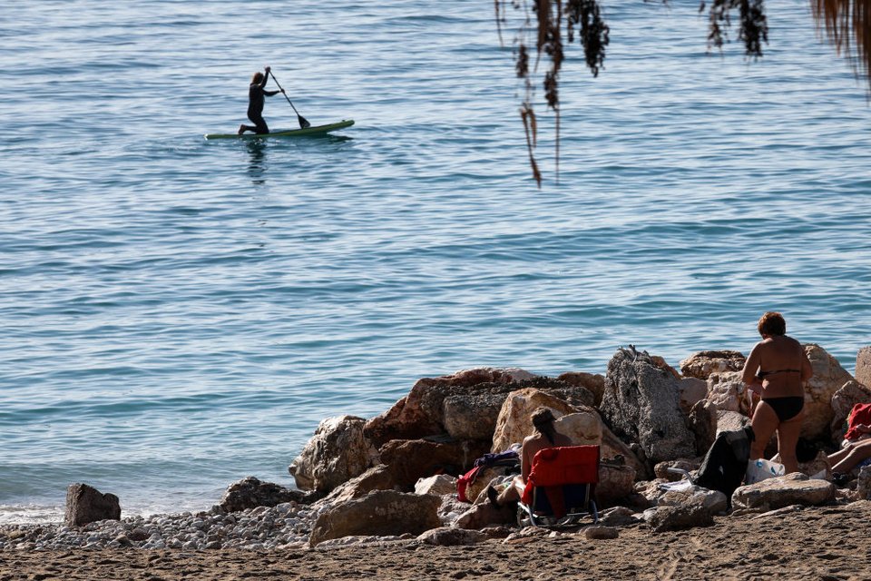 Οι πιο τολμηροί έκαναν και μια βουτιά στη Θάλασσα