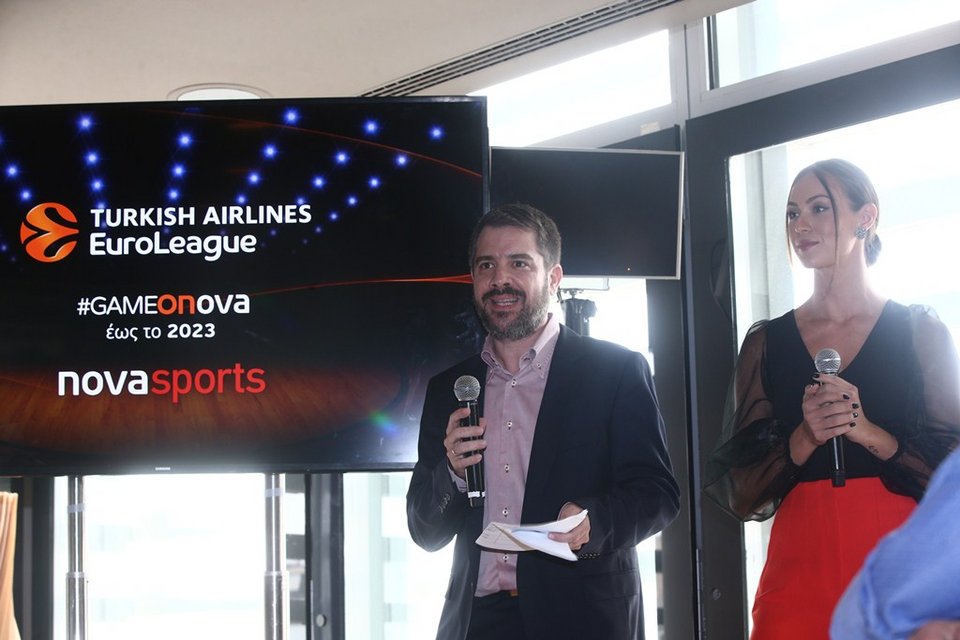 Οι δημοσιογράφοι των καναλιών Novasports και συντονιστές της εκδήλωσης Γιώργος Συρίγος και Δώρα Παντέλη