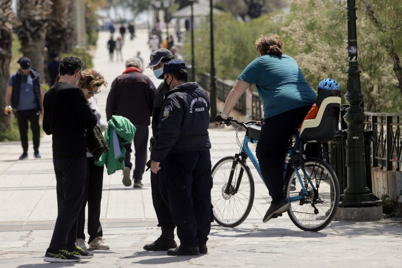 Έλεγχοι της αστυνομίας την Κυριακή του Πάσχα και σε πεζούς © EUROKINISSI