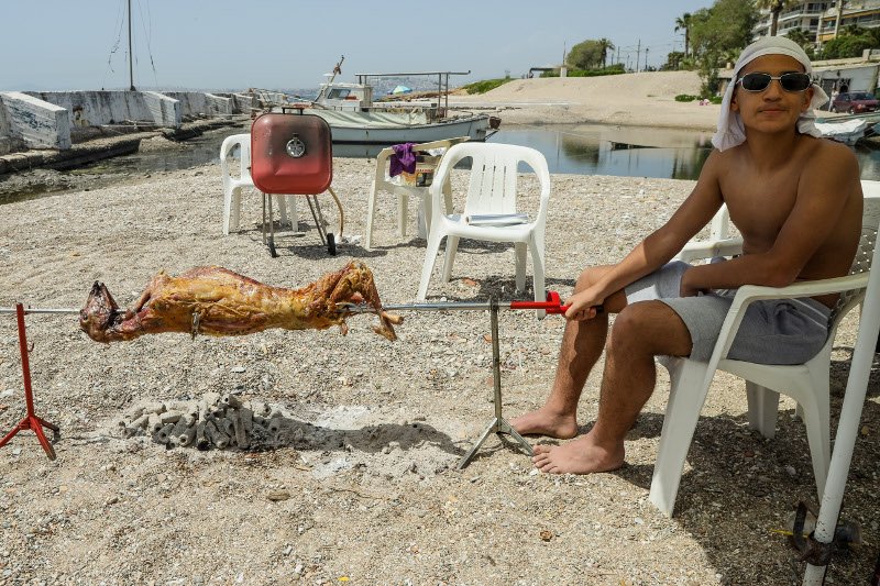 Με τον πατροπαράδοτο τρόπο γιόρτασαν το Πάσχα 2019 και φέτος οι Έλληνες το σούβλισμα του οβελία. Φωτογραφία: Eurokinissi-ΠΑΝΑΓΟΠΟΥΛΟΣ ΓΙΑΝΝΗΣ
