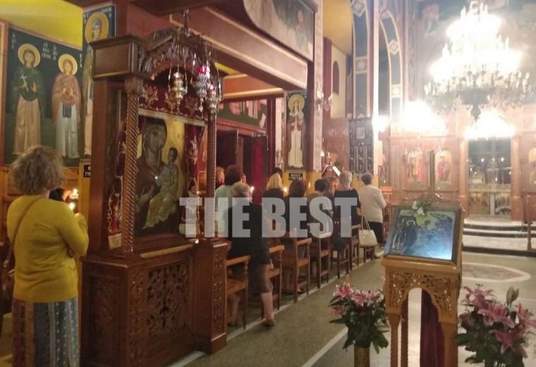 Πάτρα: Πλήθος κόσμου στις εκκλησίες για την «Ανάσταση» του κορωνοϊού