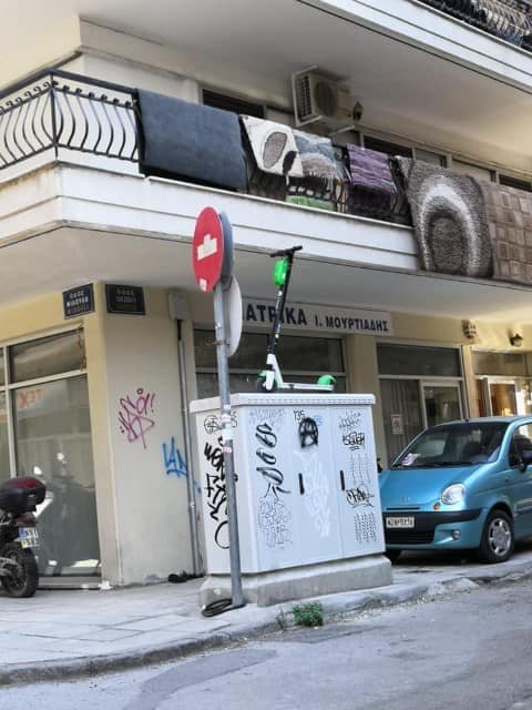 Και παρατημένα στα πιο τρελά μέρη.