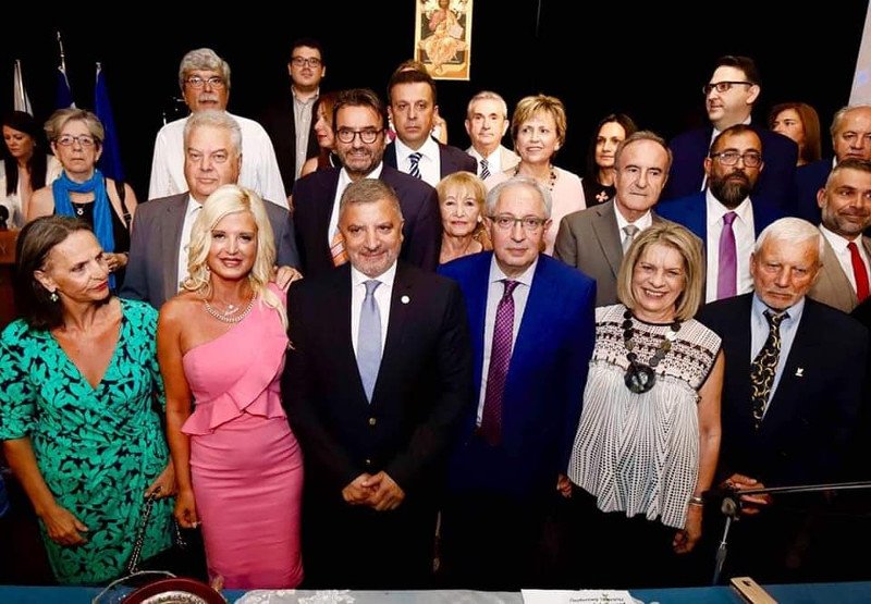 Η επίσημη φωτό του συνδυασμού του Δημάρχου Αμαρουσίου
