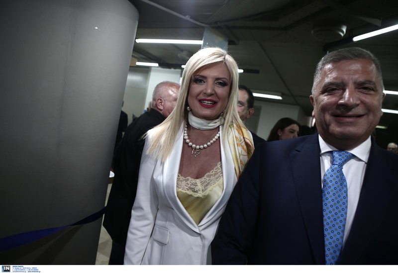 Ο υποψήφιος περιφερειάρχης Αττικής, Γιώργος Πατούλης, με τη σύζυγό του Μαρίνα