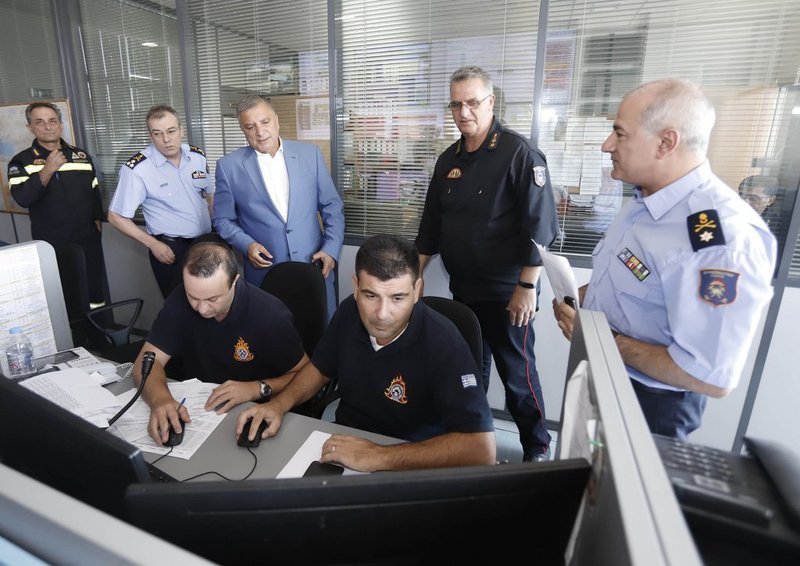 Ο Γ. Πατούλης παρακολουθεί τη δουλειά του Κέντρου Επιχειρήσεων Πυροσβεστικής