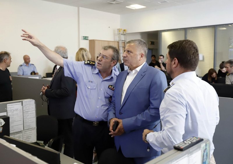 Ο αρχηγός του πυροσβεστικού σώματος και ο γ.γ. Πολιτικής Προστασίας ενημερώνουν τον Γ. Πατούλη