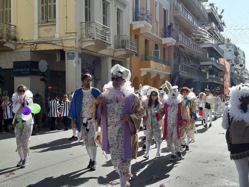 Οι Ελληνες αψήφησαν τις συστάσεις για τον κορωνοϊό