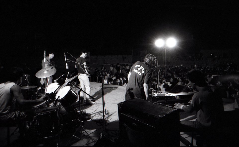 O Παύλος Σιδηρόπουλος με το μπλουζάκι JOE FINN ROCKS/ Φωτογραφία: Γιώργος Τουρκοβασίλης