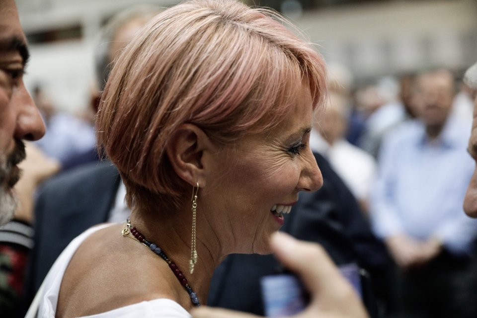 Η Νατάσσα Παζαΐτη τόλμησε τη ροζ απόχρωση στα μαλλιά 