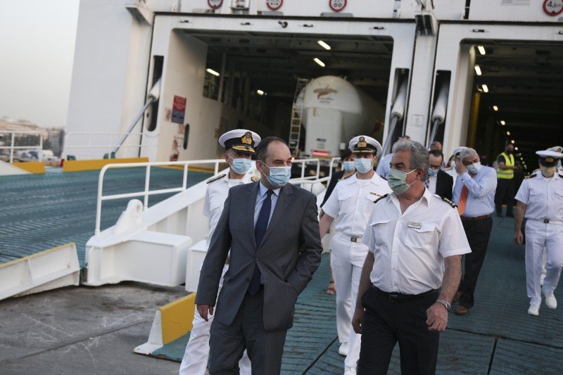 Αυτοψία Πλακιωτάκη στο λιμάνι του Πειραιά