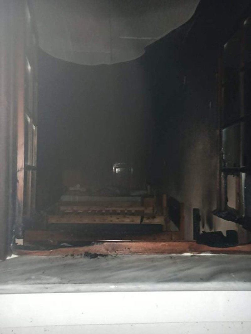 Πέλλα φωτιά σε ξενοδοχείο που θα φιλοξενούσε πρόσφυγες καμμένα έπιπλα