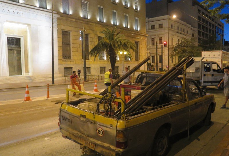 Σκαλωσιές σε φορτηγάκι στην πανεπιστημίου