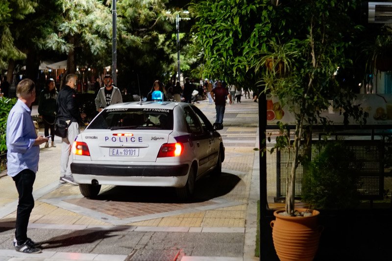 Περιπολικό στην πλατεία της Νέας Σμύρνης