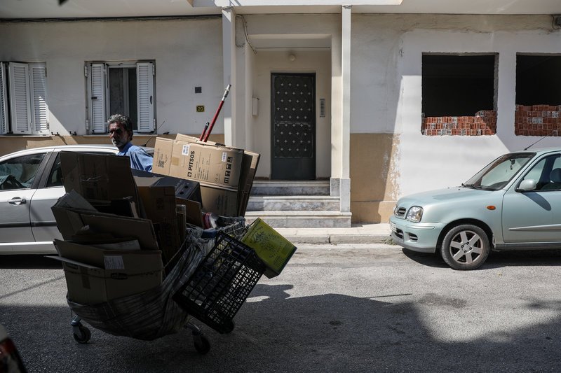 Το σπίτι όπου έγινε το άγριο έγκλημα στο Περιστέρι -Φωτογραφία: EUROKINISSI/ ΣΤΕΛΙΟΣ ΜΙΣΙΝΑΣ