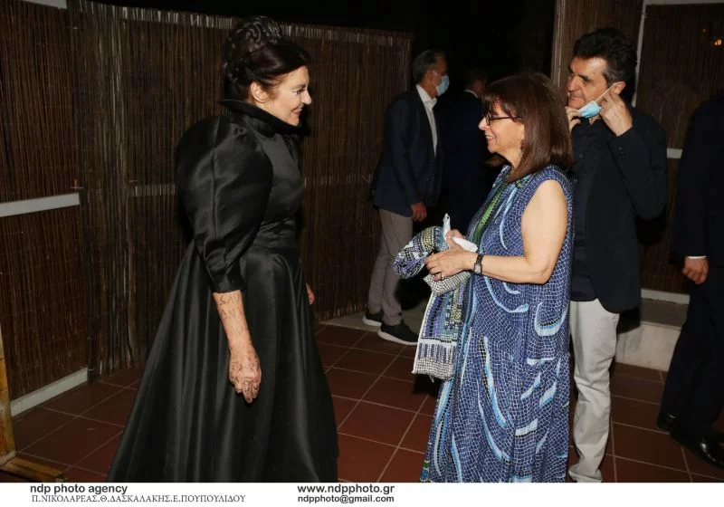 Λυδία Κονιόρδου, Κατερίνα Σακελλαροπούλου