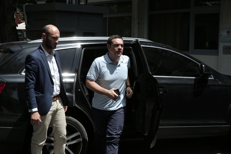 Ο Αλέξης Τσίπρας προσέρχεται στην ΠΓ του ΣΥΡΙΖΑ στην Κουμουνδούρου όπου έγινε αποτίμηση της ήττας