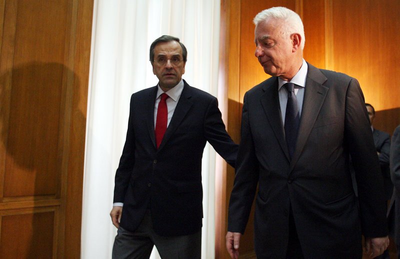 Ο Π. Πικραμμένος ως πρωθυπουργός δέχεται τον πρόεδρο της ΝΔ Α. Σαμαρά στο Μαξίμου