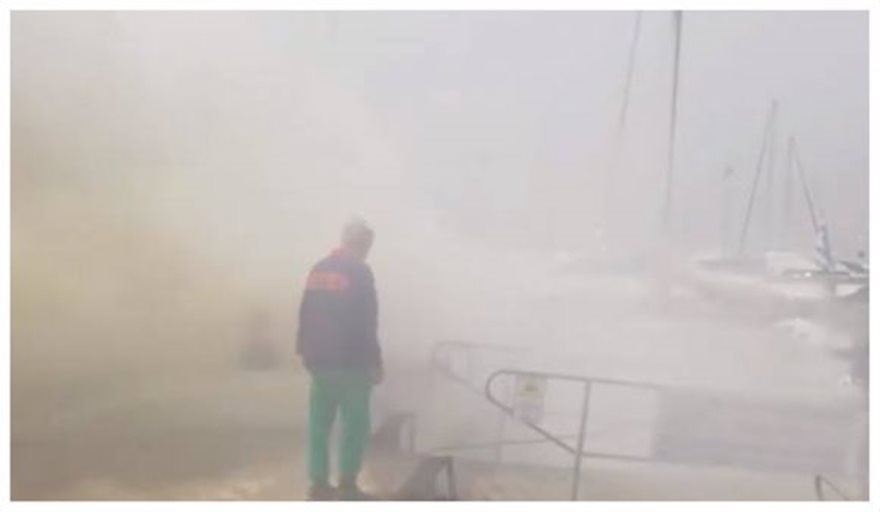 Πυρκαγιά ξέσπασε το μεσημέρι της Μεγάλης Πέμπτης σε σκάφος της Ελληνικής Ιστιοπλοϊκής Ομοσπονδίας στη μαρίνα Καλλιθέας.