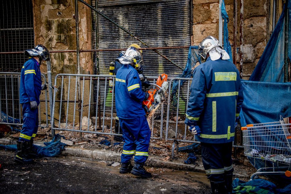 Φωτιά σε ακατοίκητο στα Εξάρχεια/ Φωτογραφία: Eurokinissi